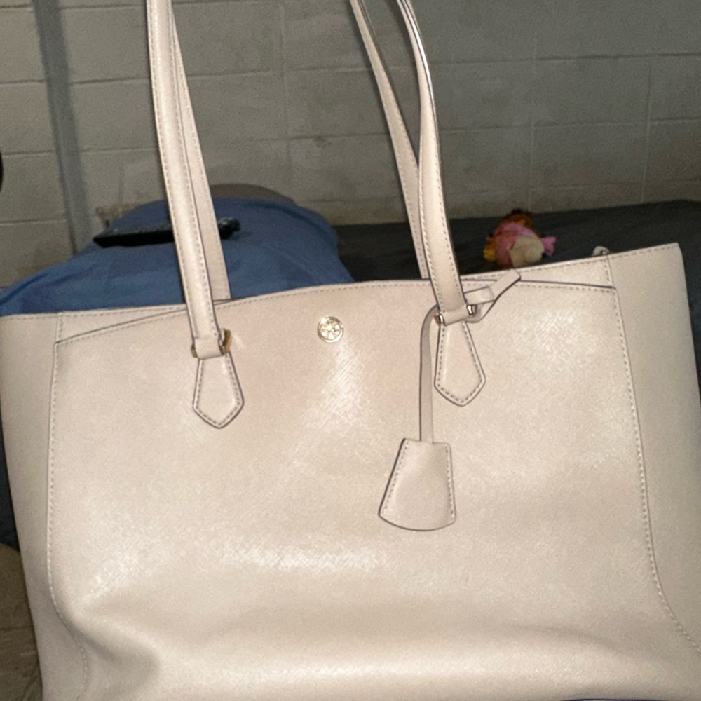 TORY BURCH ROBINSON TOTE - Picture 3 of 15